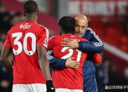 开云体育-足球明星因签约问题在转会期遭遇波折