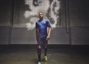 开云下载-赛道与赛场，当格纳布里在F1街道赛接管比赛时，阿根廷足球如何正面击溃中国思维