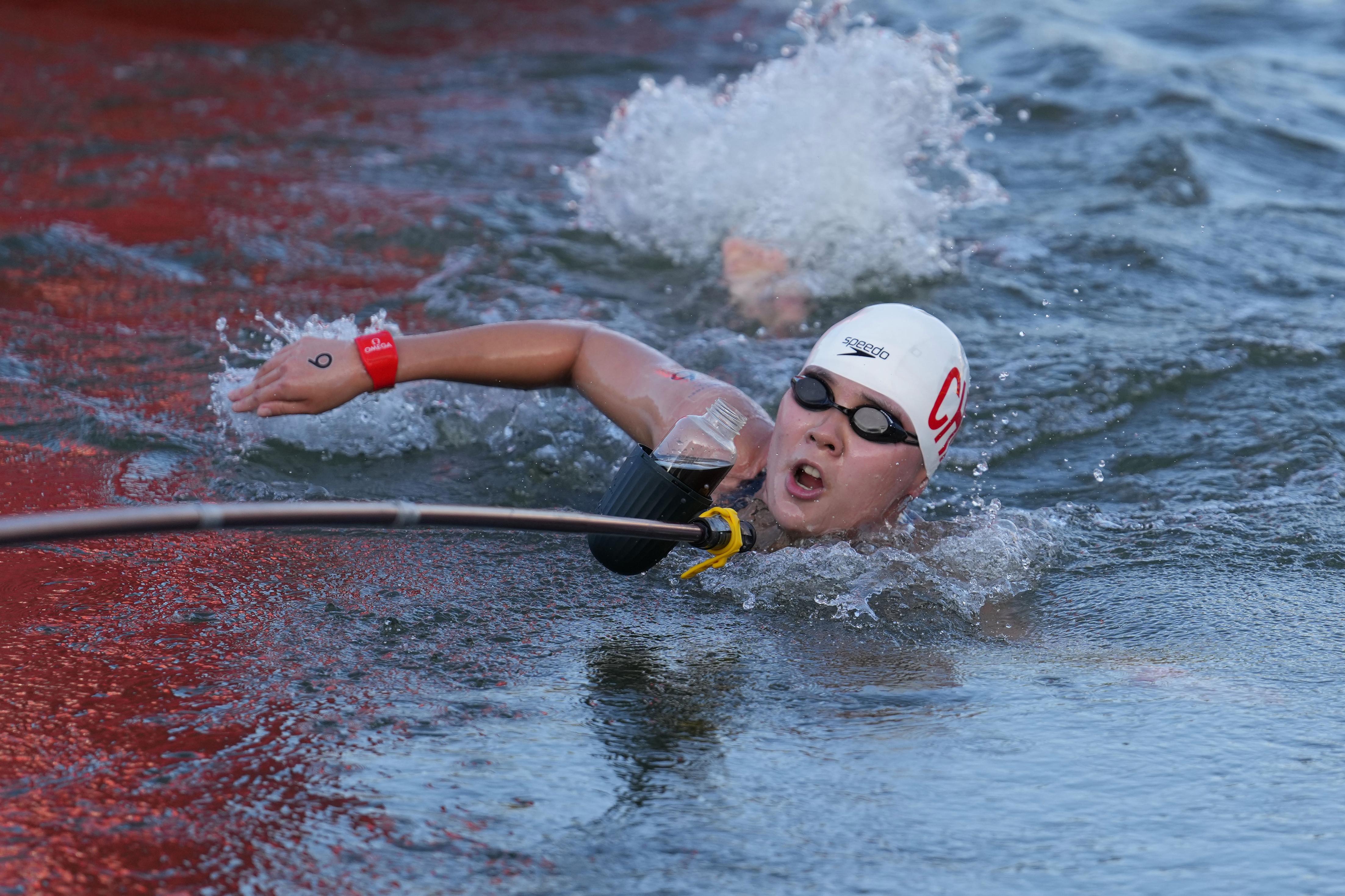荷兰选手勇夺跳水冠军,飞身入水 荷兰选手勇夺跳水冠军,飞身入水
