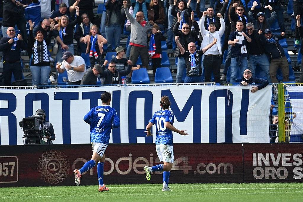 包含赫塔菲豪取五连胜,保持领先的词条 包含赫塔菲豪取五连胜,保持领先的词条