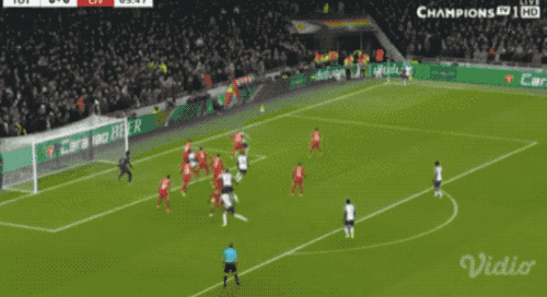 实力碰撞,球场上的角逐让人目不暇接 实力碰撞,球场上的角逐让人目不暇接