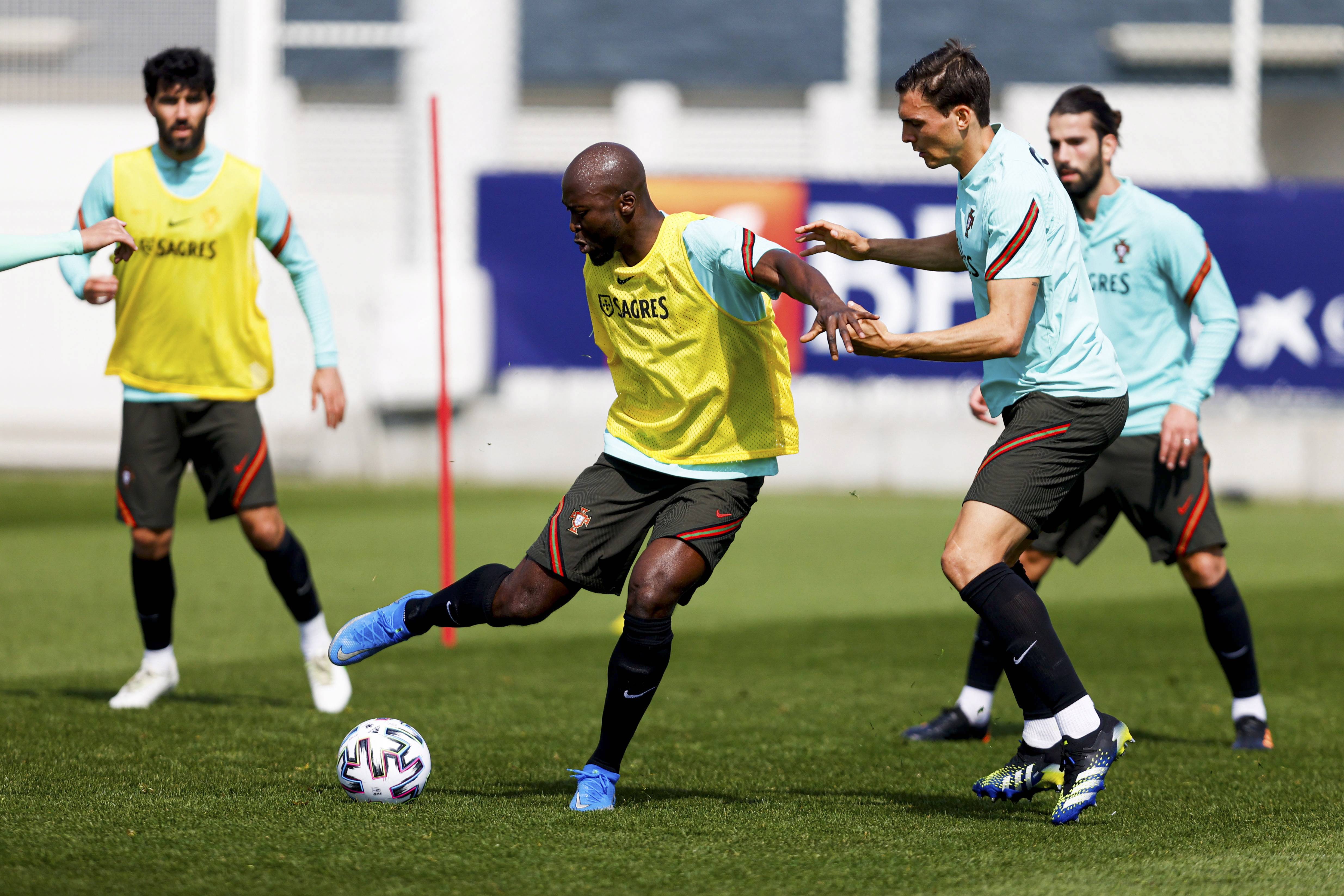 葡萄牙国家队备战明年欧洲锦标赛 葡萄牙国家队备战明年欧洲锦标赛