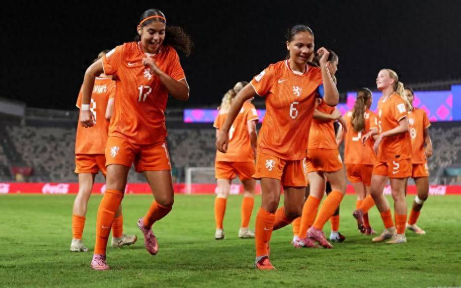 荷兰女足破釜沉舟，终获胜利