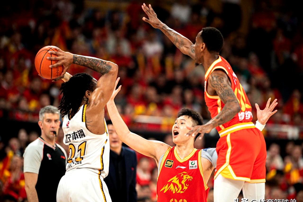 火箭碾压浙江队，詹姆斯点燃赛场