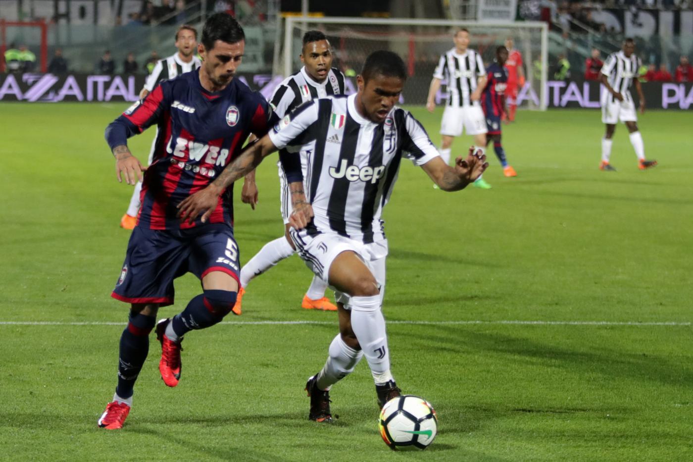 克罗托内客场战胜对手，抢得关键三分的简单介绍