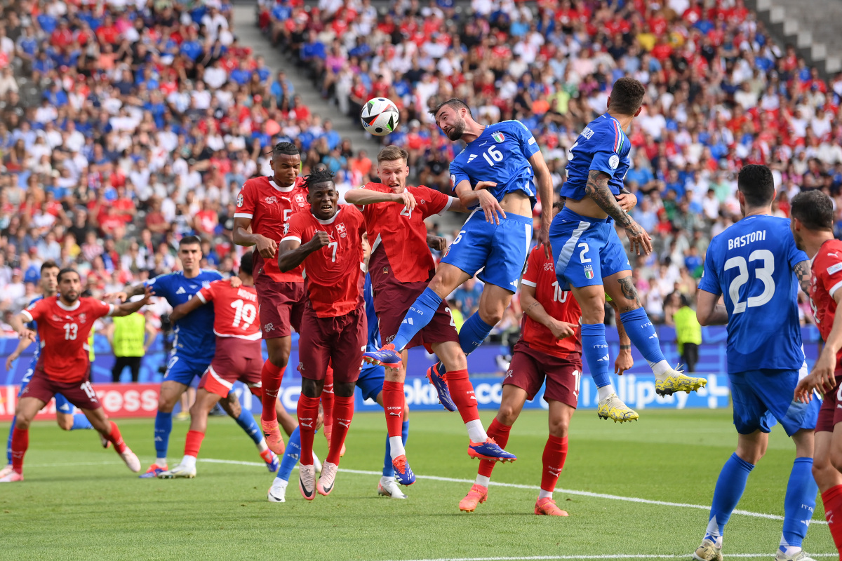 欧洲精英队伍争夺胜利的搏斗引人入胜的简单介绍