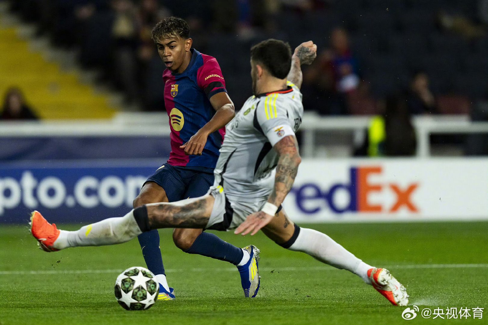 包含巴塞罗那连续多场胜利，士气高涨备战的词条