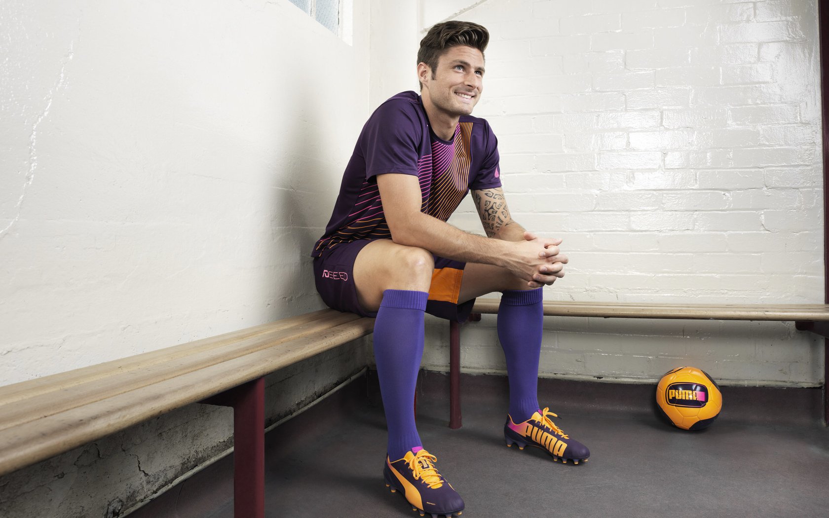 塞维利亚击溃希腊,恩佐成为关键先生